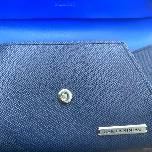 klm handbag size